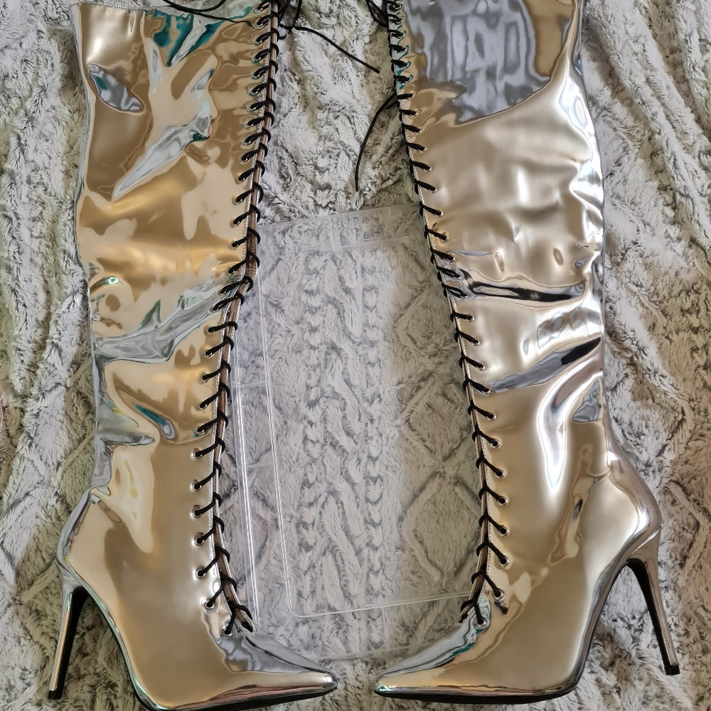 SOLD Cape Robin Silver Metallic Heel Boot Sz 10 - Picture 1 of 11